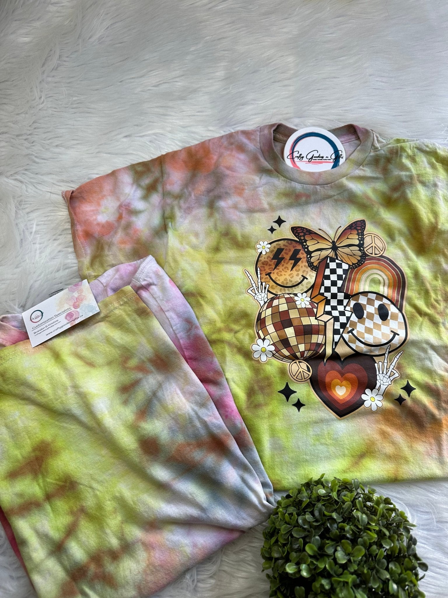 Peace Love Autumn (T - Shirt) - Craftygoodiesngifts