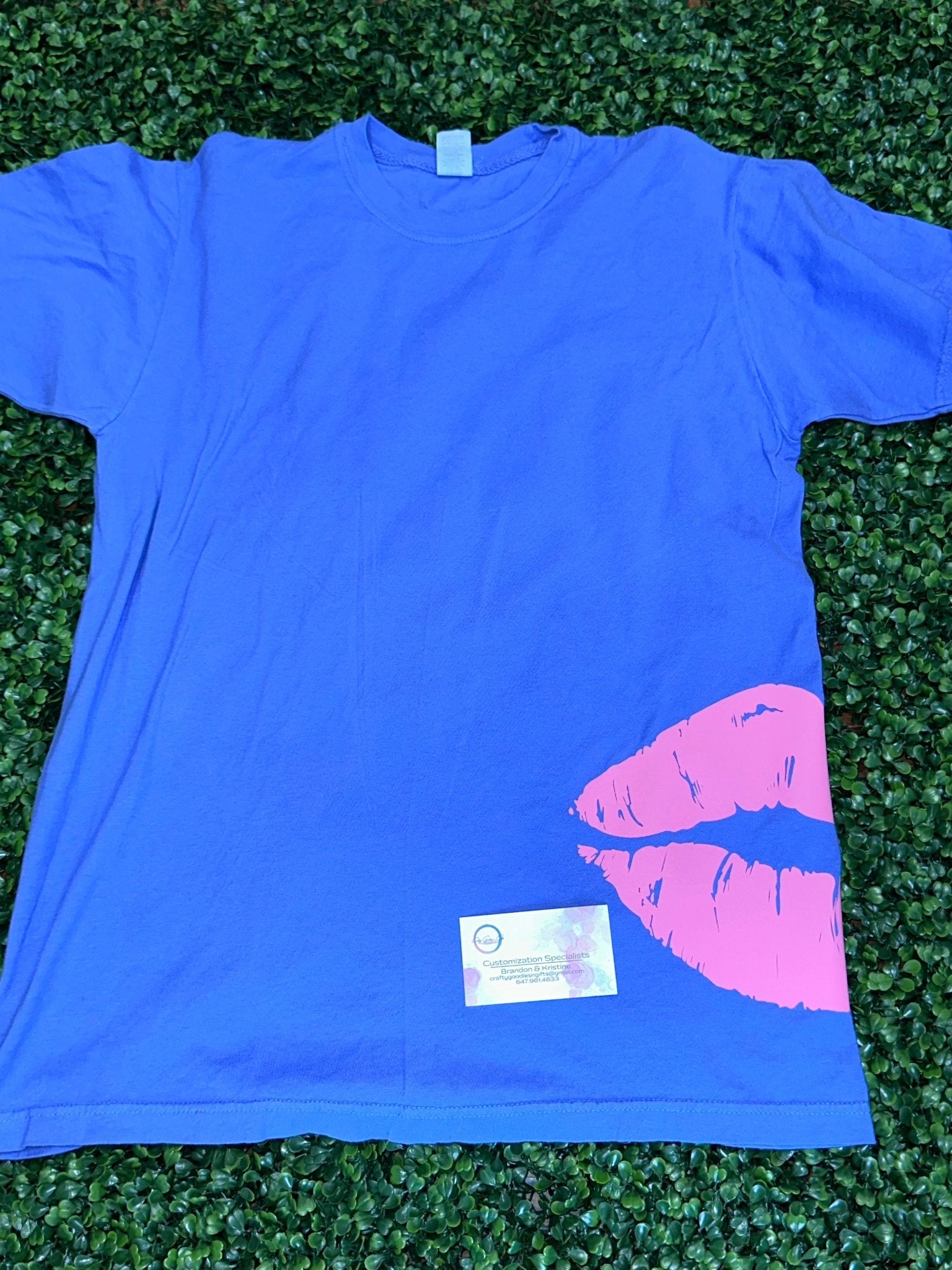 Smooch - Graphic T - shirt - Craftygoodiesngifts